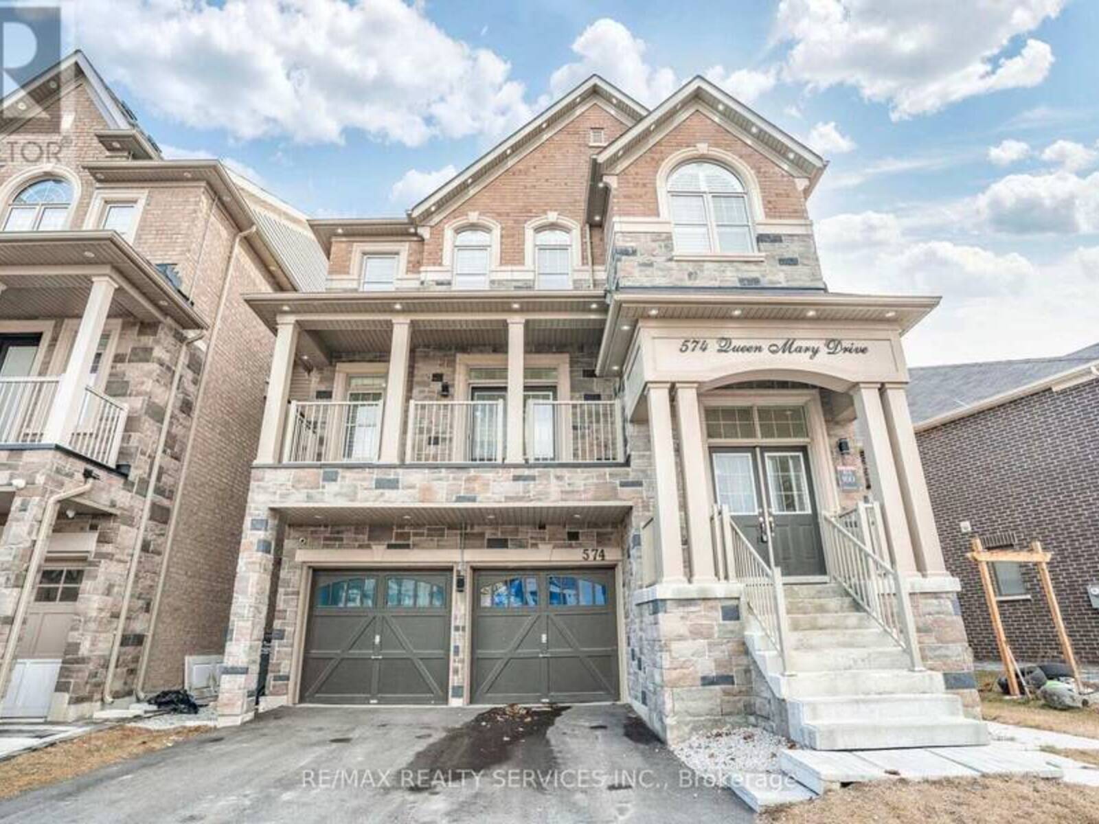 574 QUEEN MARY DRIVE, Brampton, Ontario L7A 4Y6