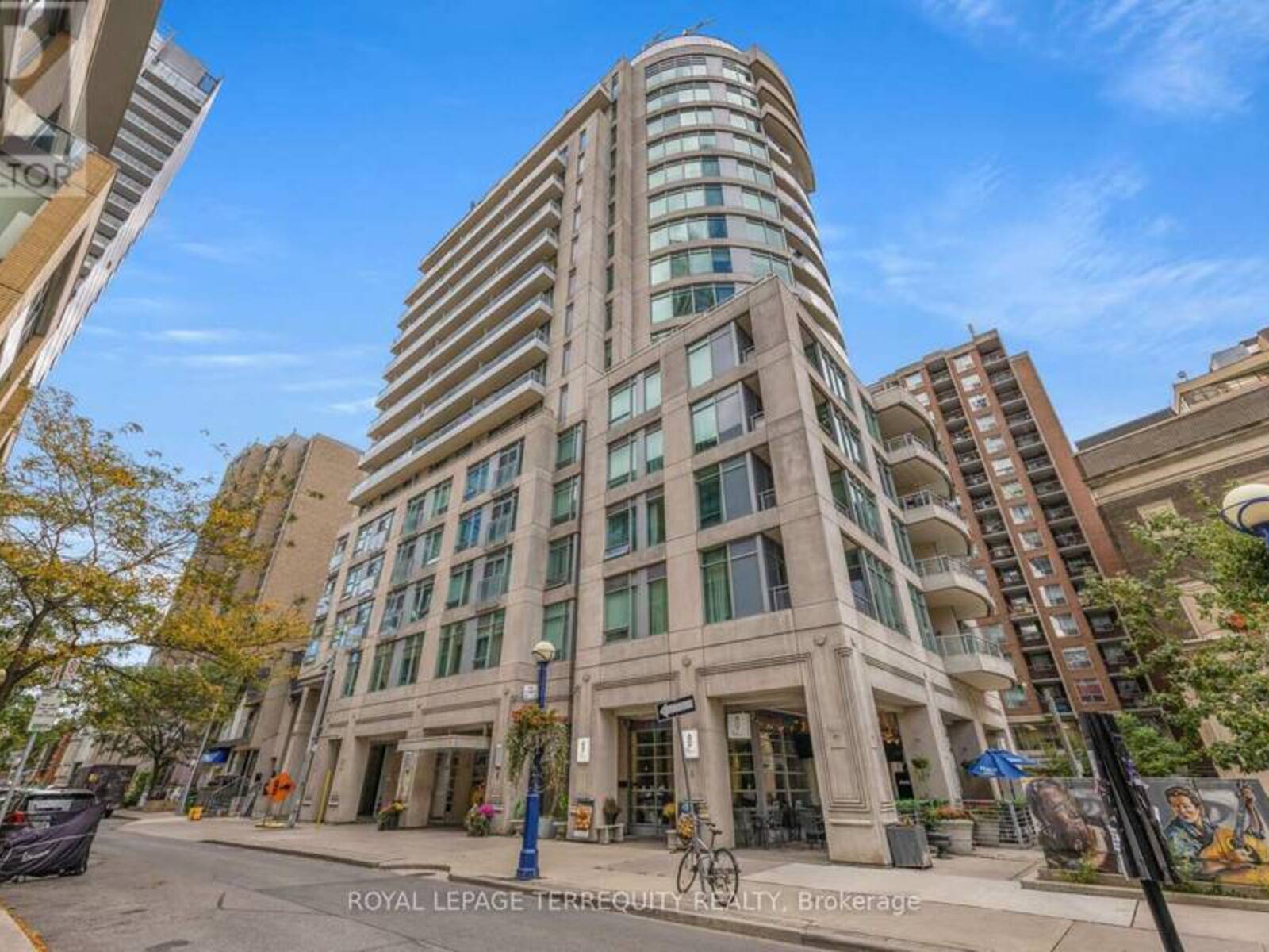 1410 - 8 SCOLLARD STREET, Toronto, Ontario M5R 1M2