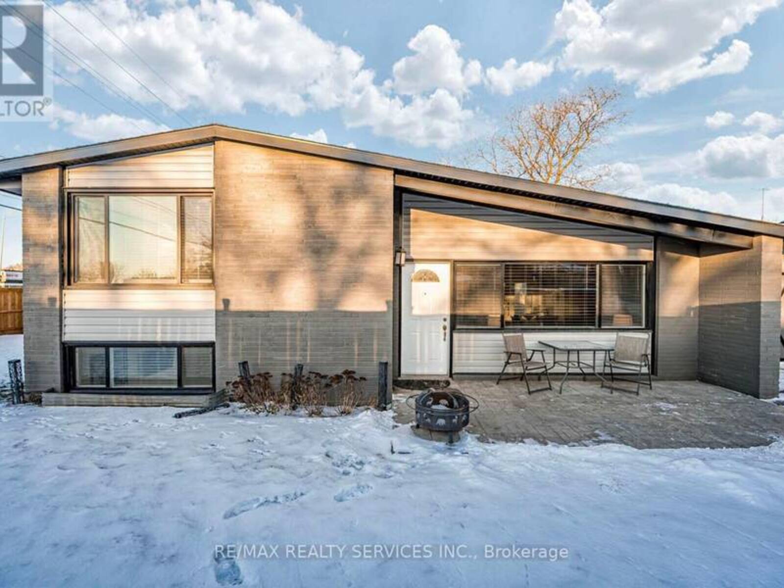 294 STEELES AVENUE E, Milton, Ontario L9T 1Y4