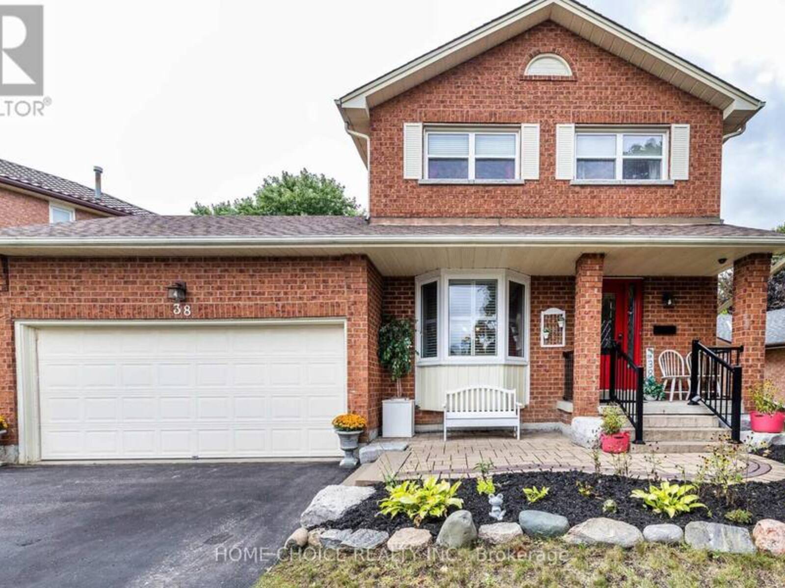 38 CANADIAN OAKS DRIVE, Whitby, Ontario L1N 6W8