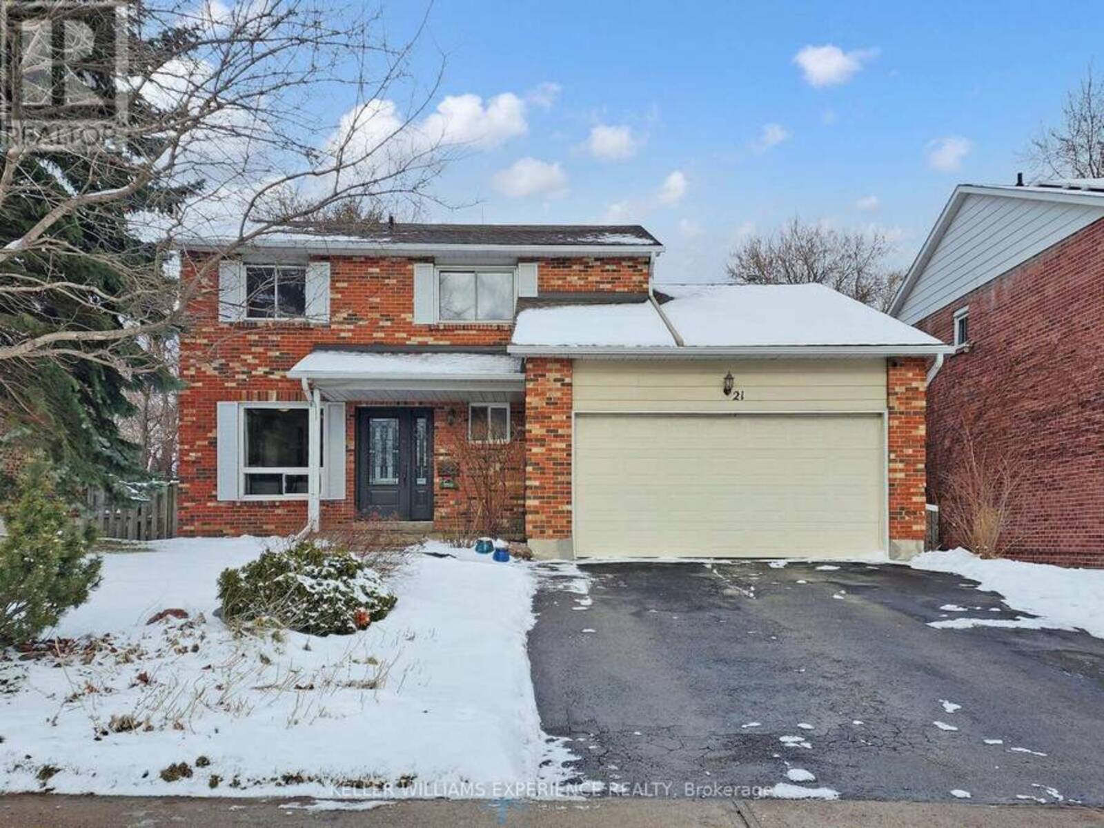 21 LONDON ROAD, Newmarket, Ontario L3Y 6A1