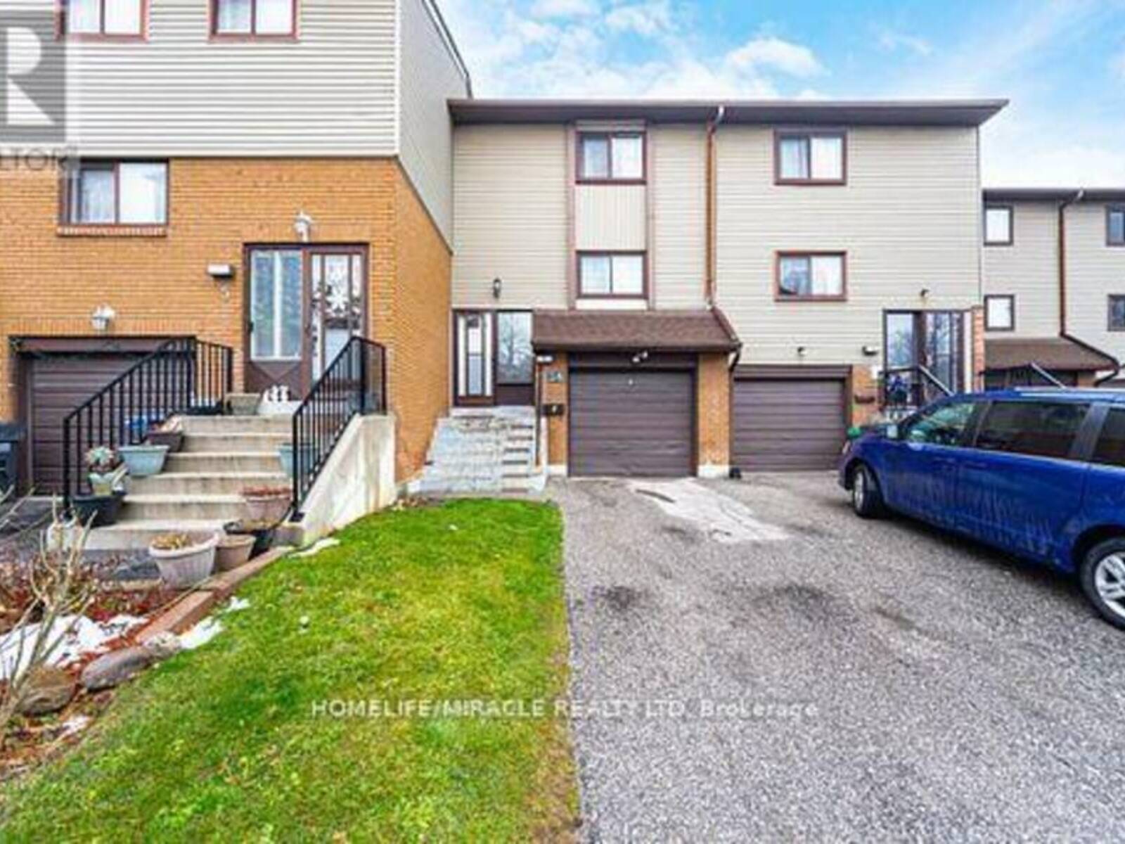 4 CARLETON PLACE, Brampton, Ontario L6T 3Z4