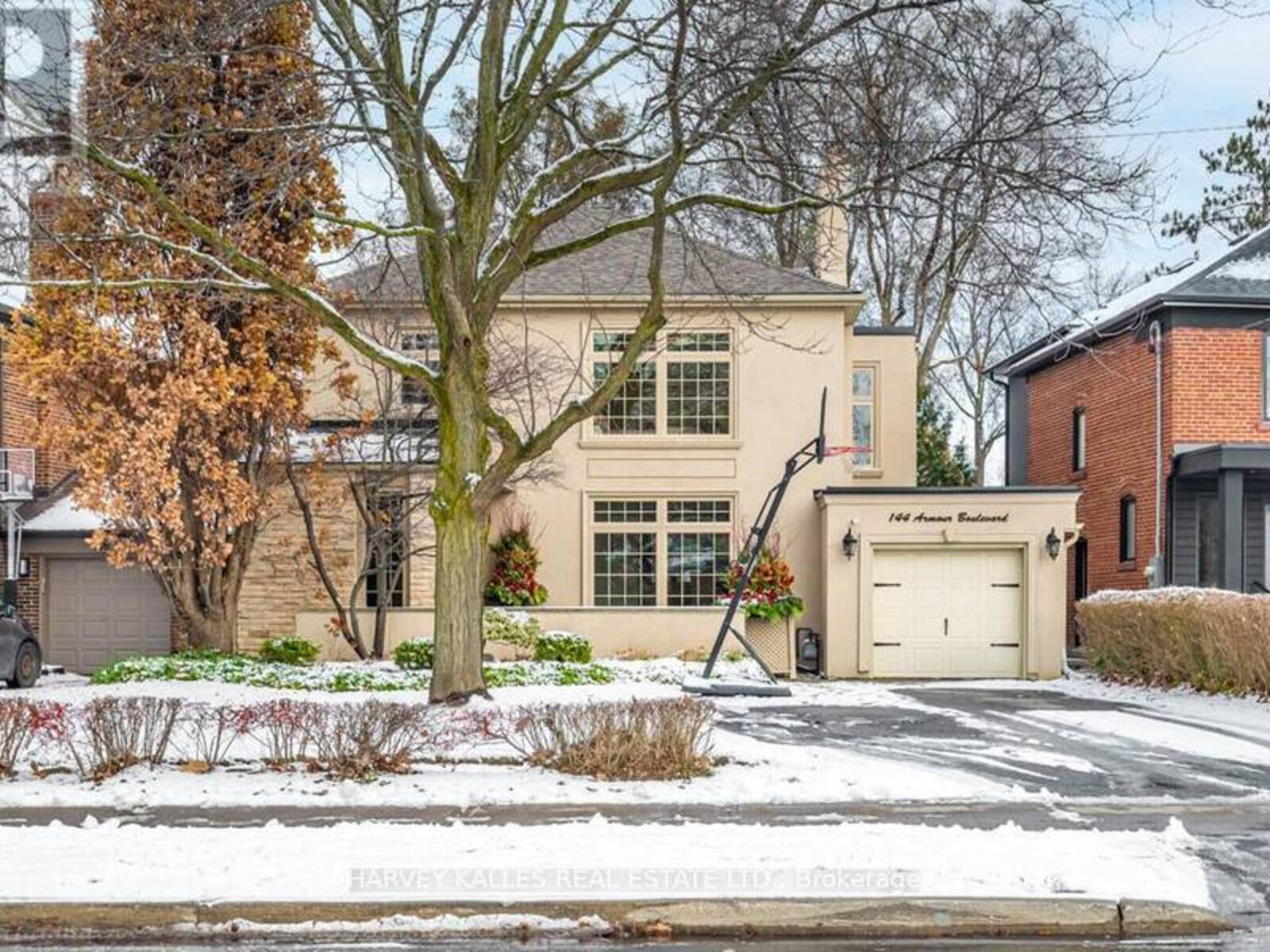 144 ARMOUR BOULEVARD, Toronto, Ontario M3H 1L9