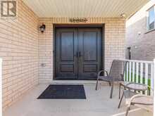 34 BROOKVIEW DRIVE | Bradford West Gwillimbury Ontario | Slide Image Two