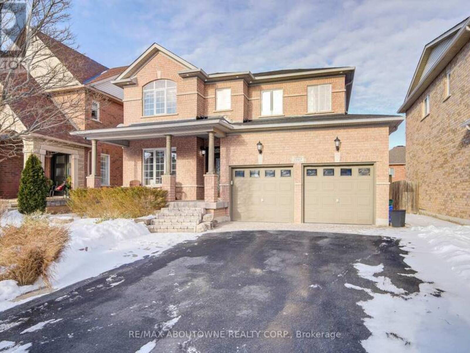 2083 JAGUAR LANE, Oakville, Ontario L6M 4R5