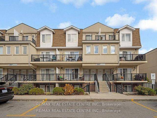 2067 - 3041 FINCH AVENUE W Toronto Ontario, M9M 0A4 - 2 Bedrooms Condo For Sale