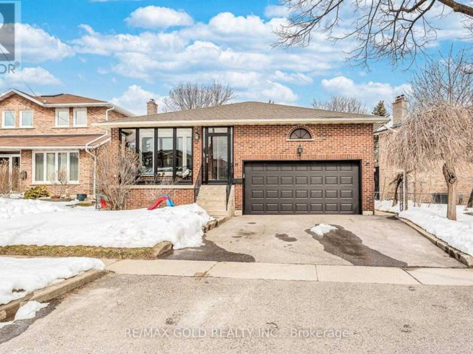 3 PANORAMA CRESCENT N, Brampton, Ontario L6S 3T7