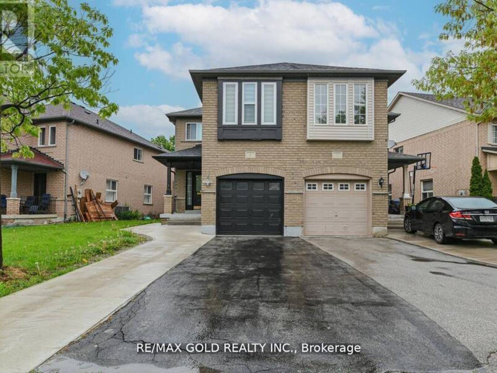 9 FAIRLAWN BOULEVARD, Brampton, Ontario L6P 1B6