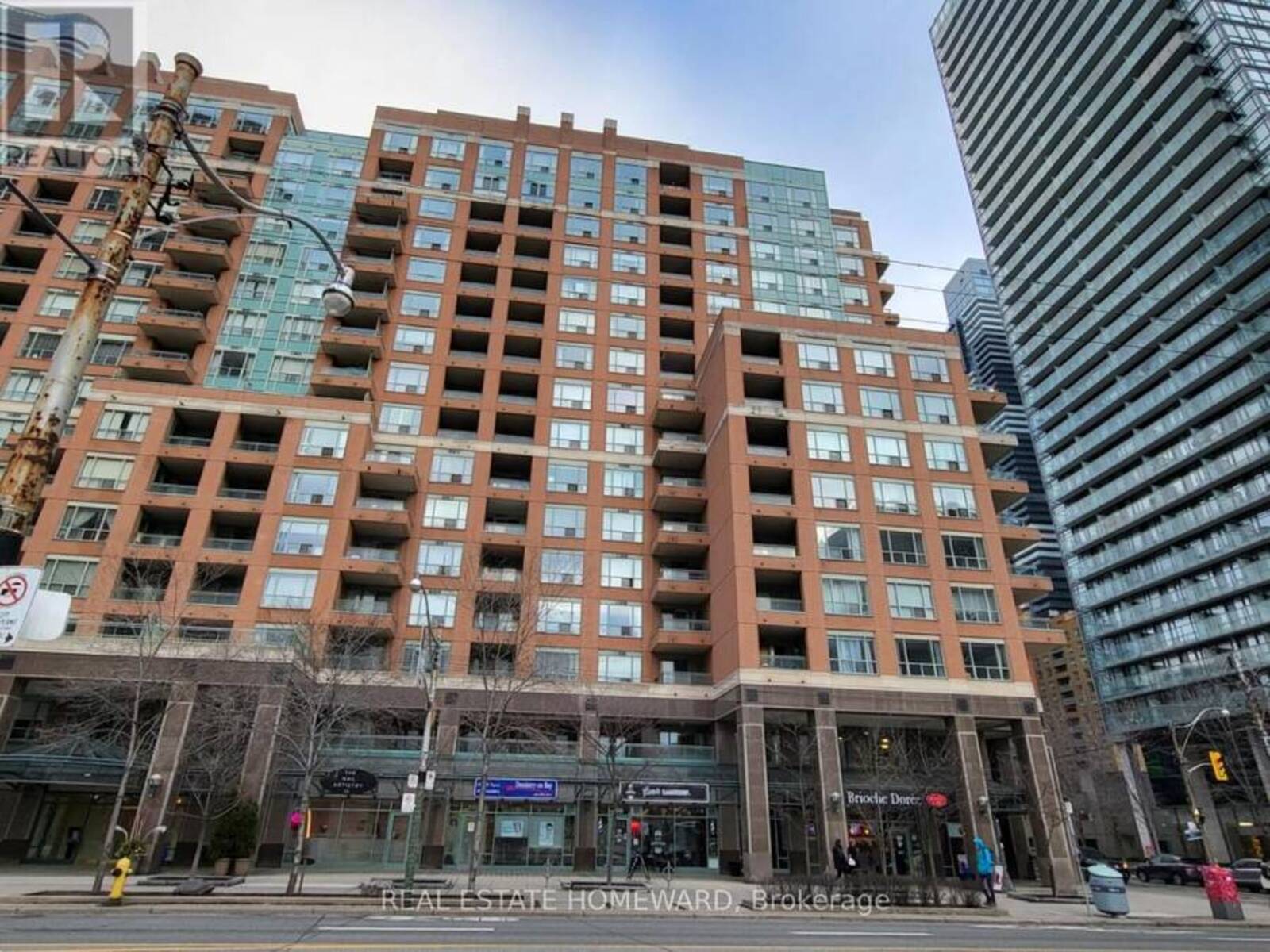 905 - 887 BAY STREET, Toronto, Ontario M5S 3K4