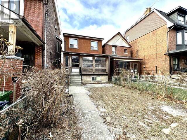 684 MANNING AVENUE Toronto Ontario, M6G 2W4