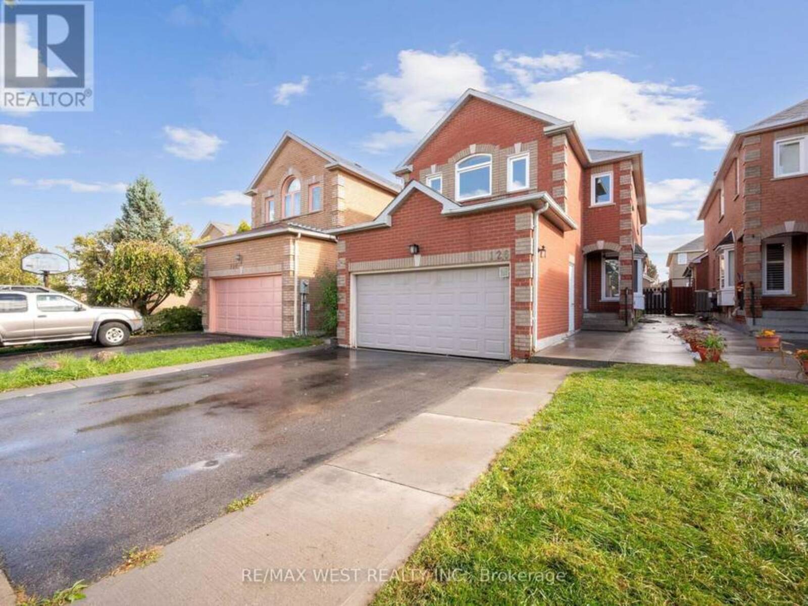 126 SANDMERE AVENUE, Brampton, Ontario L6Z 4A3