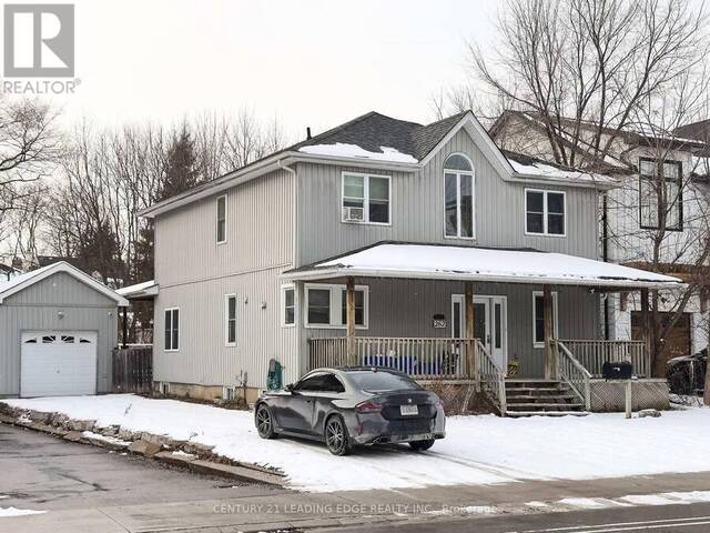 262 LORNE AVENUE E Newmarket Ontario, L3Y 4K4