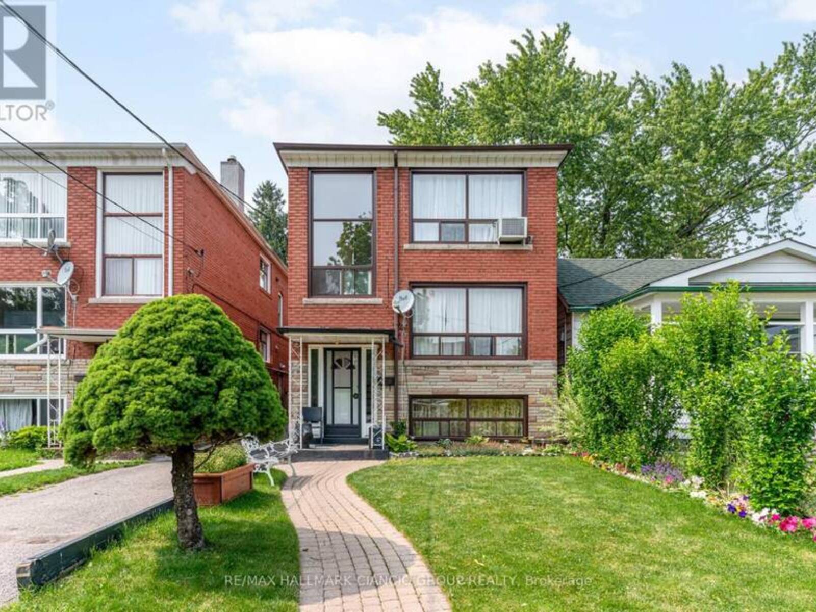 38 PENDEEN AVENUE, Toronto, Ontario M6N 2P3