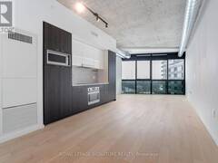 617 - 21 LAWREN HARRIS SQUARE Toronto Ontario, M5A 0T4