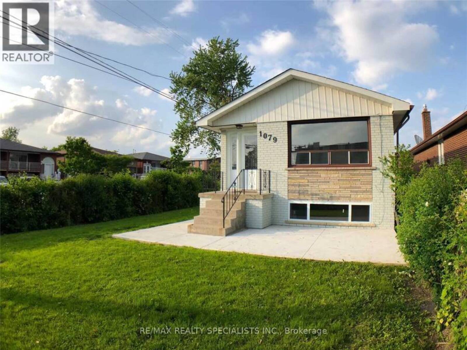 1079 WEST AVENUE, Mississauga, Ontario L5E 1W1