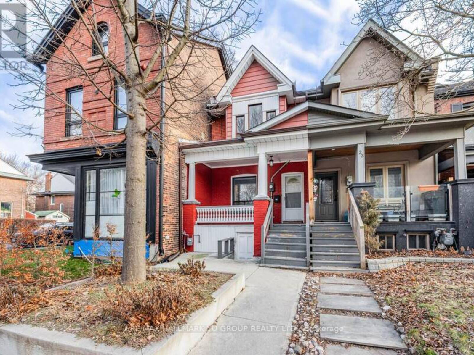 25 HOWLAND ROAD, Toronto, Ontario M4K 2Z4