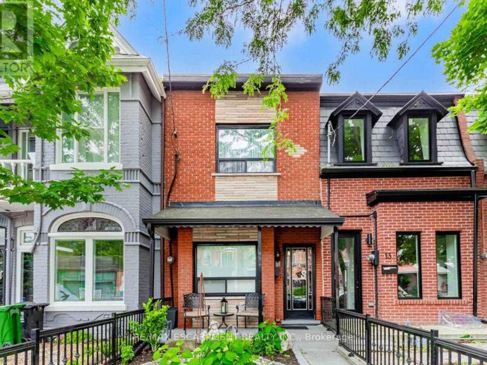 11 ALMA AVENUE, Toronto, Ontario M6J 1N2