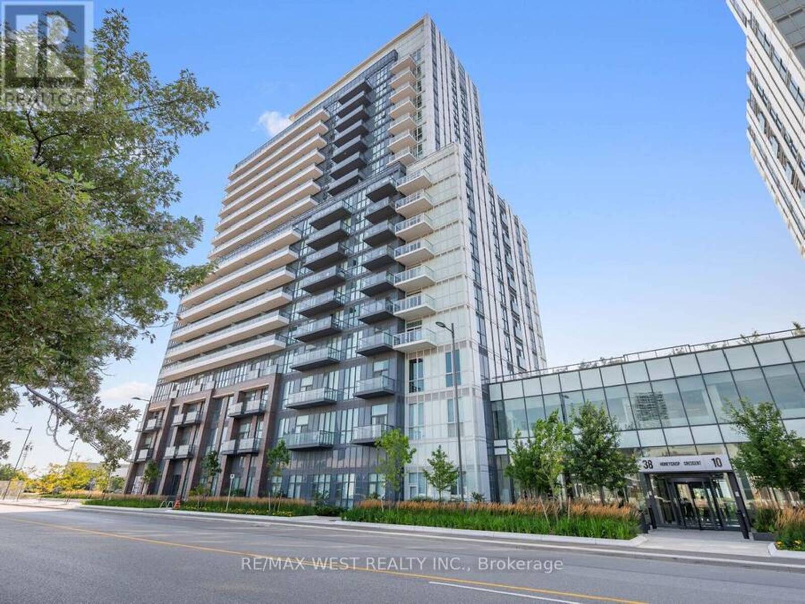 1111 - 38 HONEYCRISP CRESCENT, Vaughan, Ontario L4K 0M7