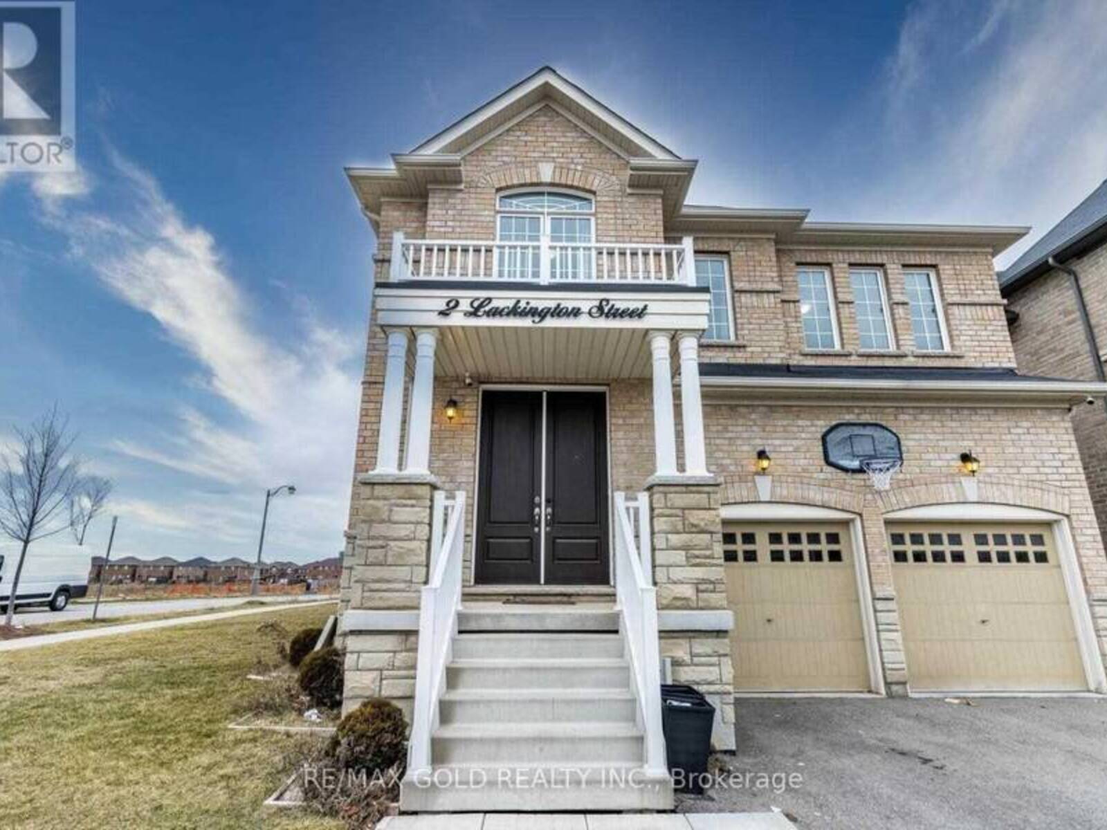 2 LACKINGTON STREET, Brampton, Ontario L6X 0R8