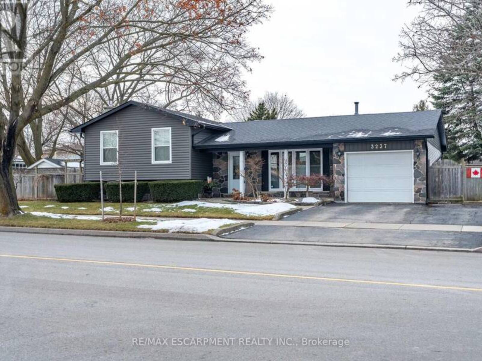 3237 WOODWARD AVENUE, Burlington, Ontario L7N 2M6