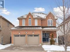 8 KIMBLE AVENUE Clarington Ontario, L1C 0J8