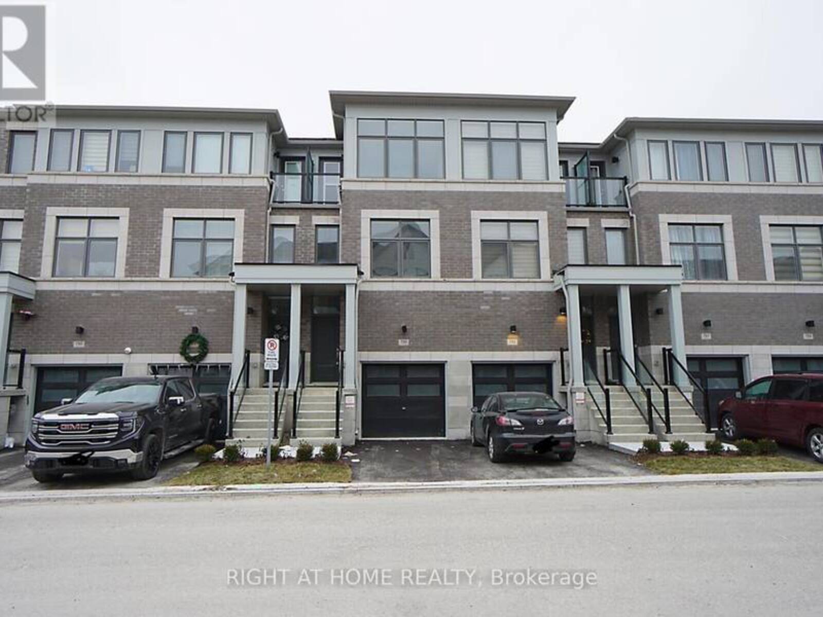 795 KOOTENAY PATH, Oshawa, Ontario L1H 0B1