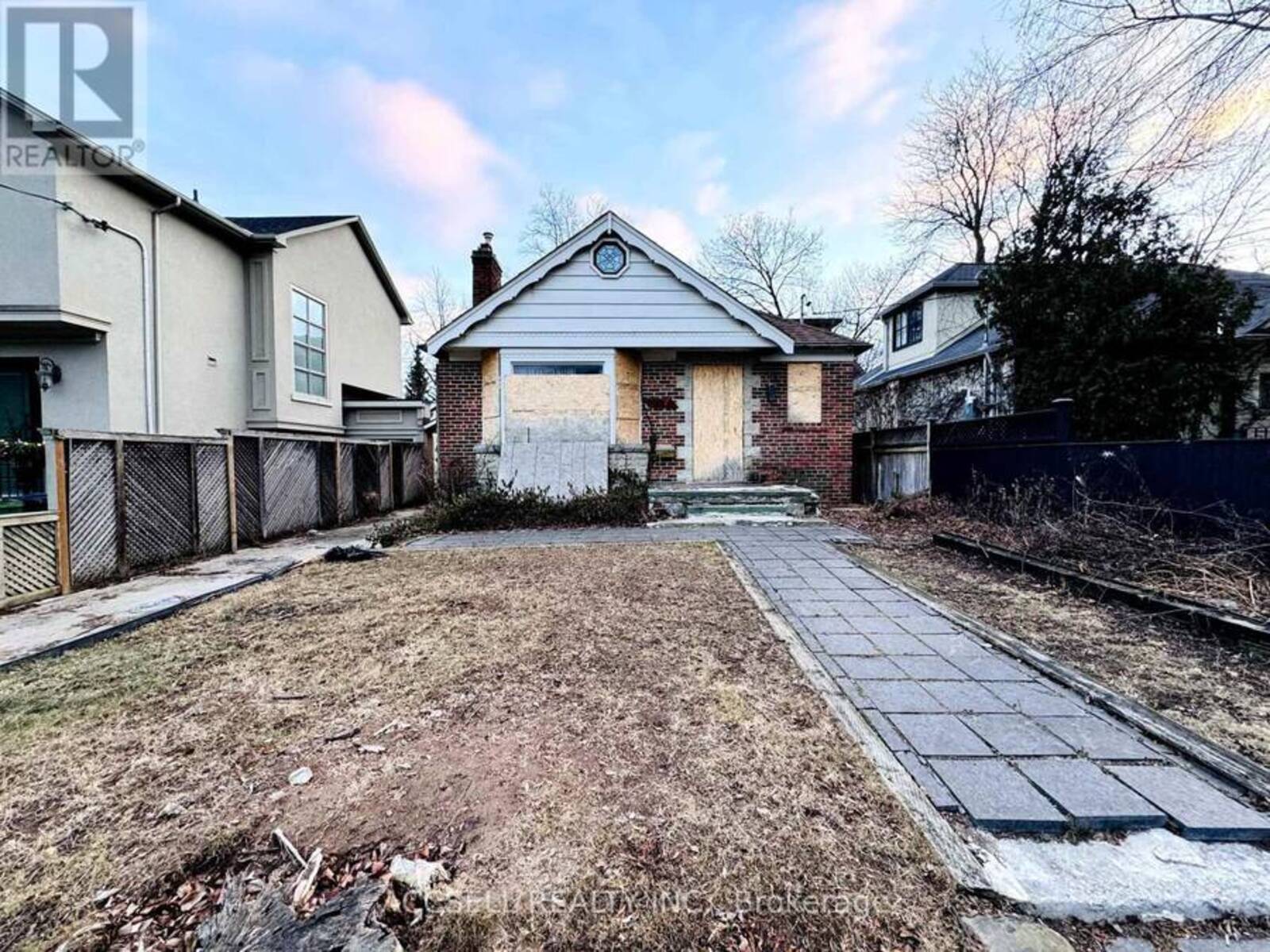 207 GLEN ROAD, Toronto, Ontario M4W 2X2