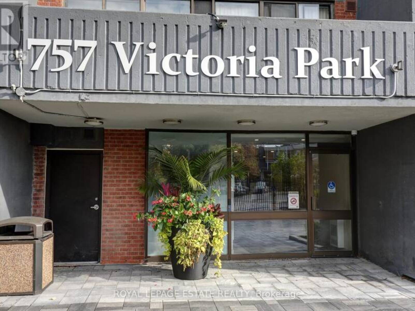 906 - 757 VICTORIA PARK AVENUE, Toronto, Ontario M4C 5N8