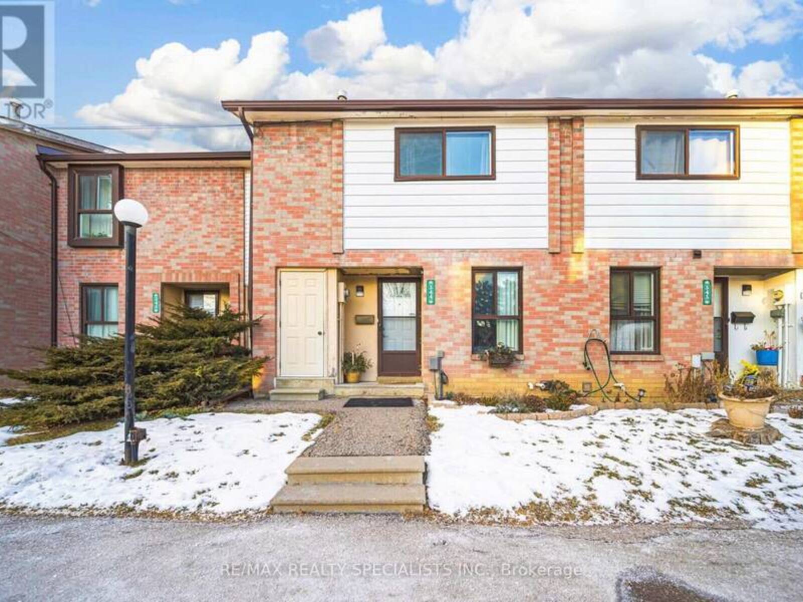 344 FLEETWOOD CRESCENT, Brampton, Ontario L6T 2E7