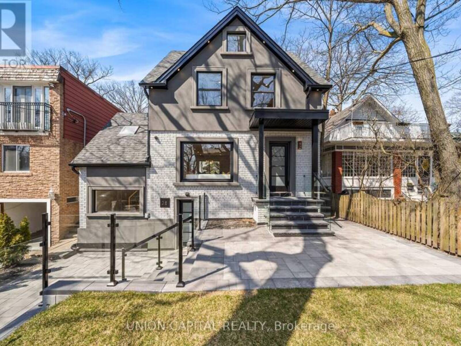 28 PINE AVENUE, Toronto, Ontario M4E 1L8