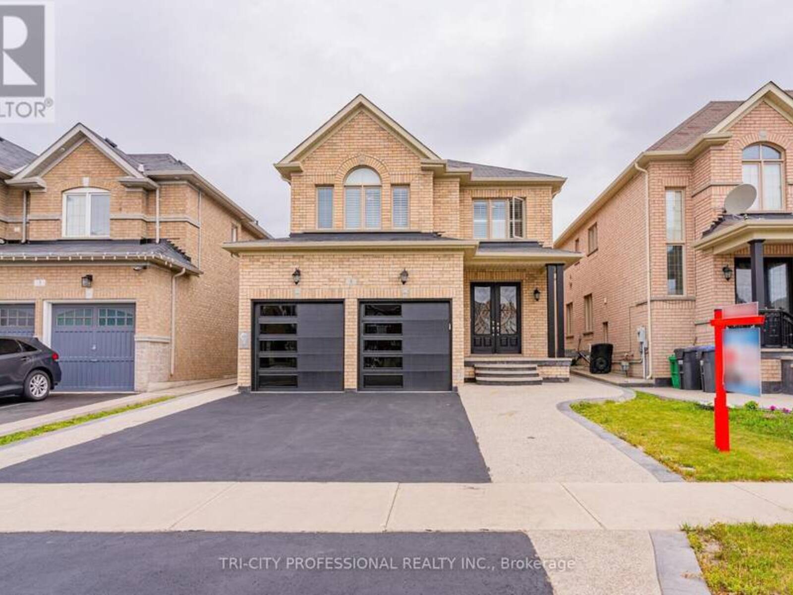 5 DRUMMONDVILLE DRIVE, Brampton, Ontario L6P 3M8