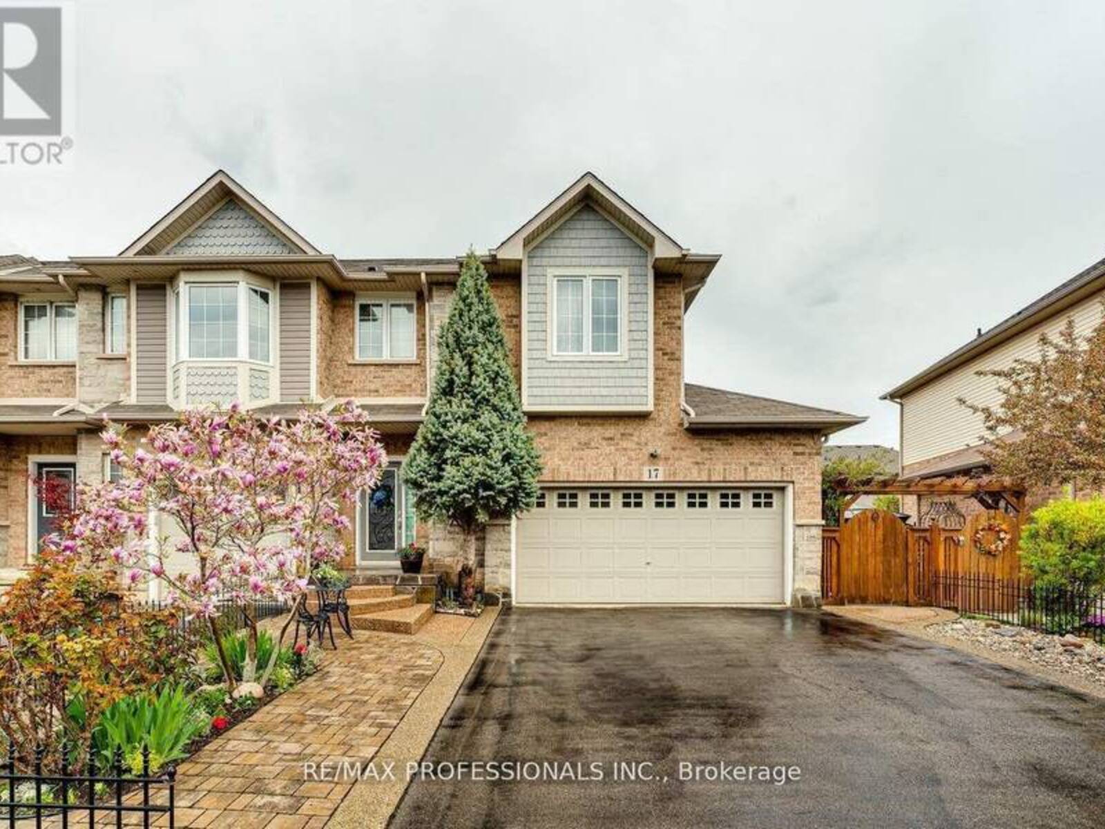 17 PALACEBEACH TRAIL, Hamilton, Ontario L8E 0B9