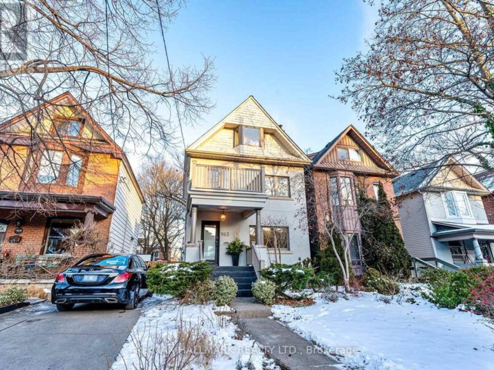 963 LOGAN AVENUE, Toronto, Ontario M4K 3E6