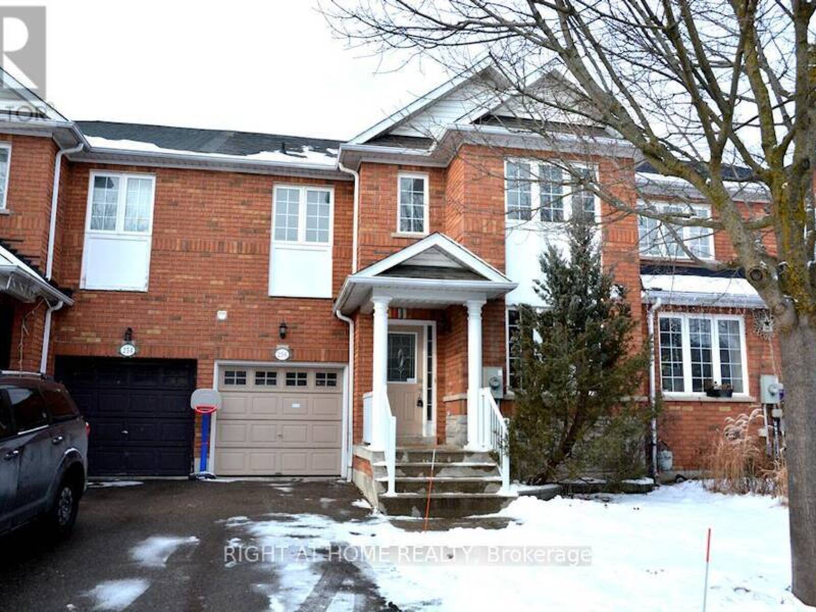 256 FLAGSTONE WAY, Newmarket, Ontario L3X 2Y1