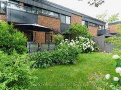 10 - 4357 BLOOR STREET W Toronto Ontario, M9C 2A4