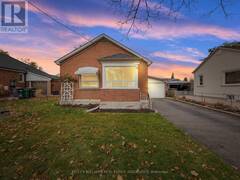 54 WOODWARD AVENUE Brampton Ontario, L6V 1K4