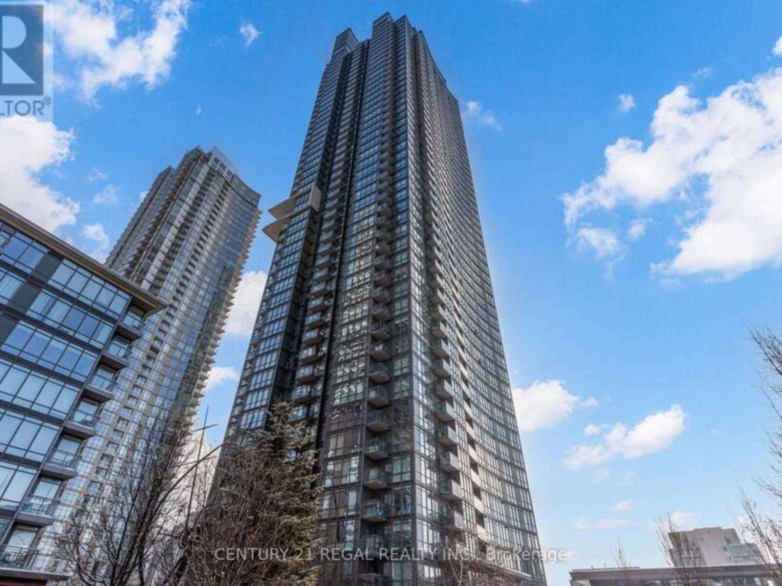 216 - 11 BRUNEL COURT, Toronto, Ontario M5V 3Y3