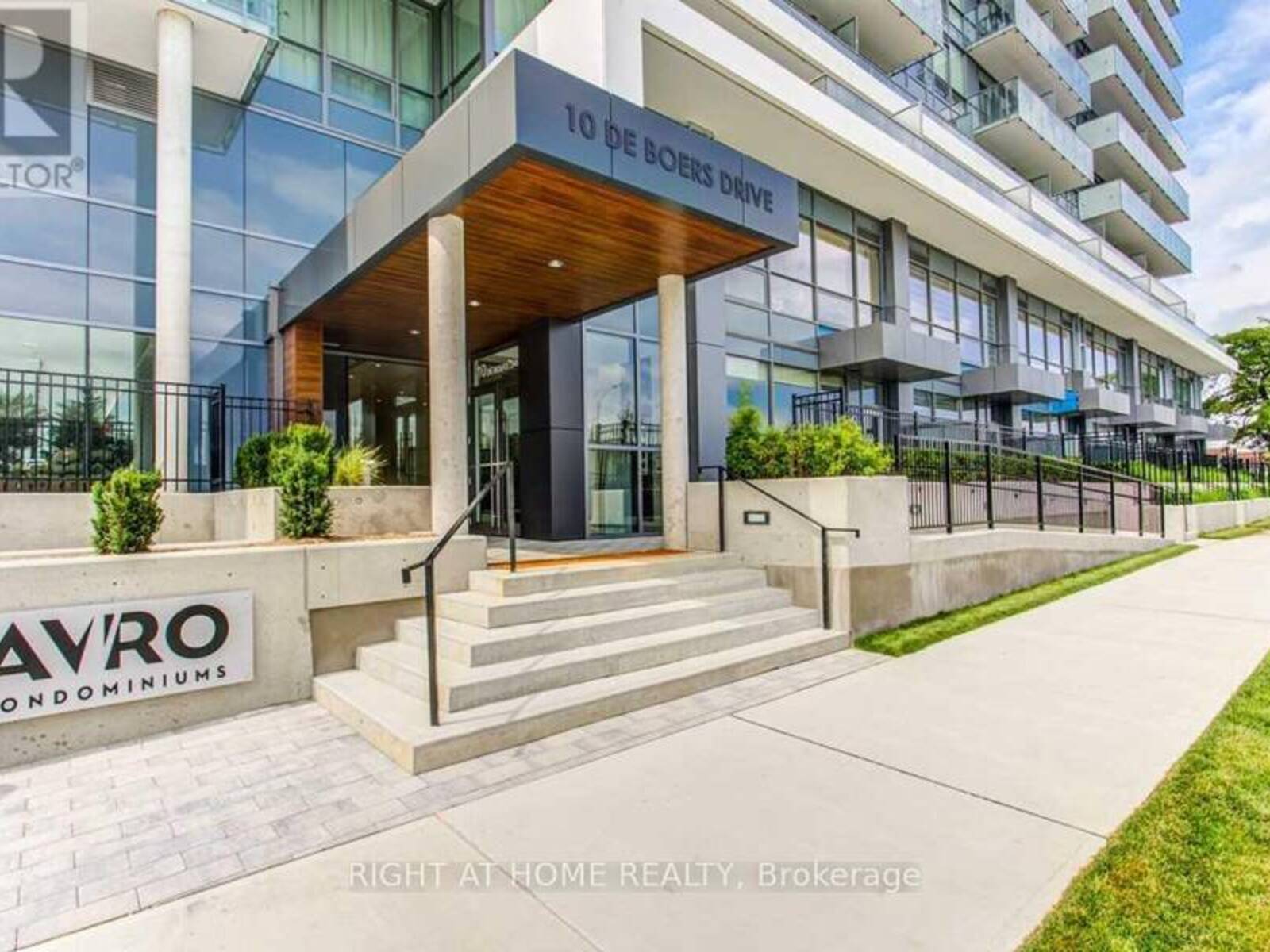 403 - 10 DE BOERS DRIVE, Toronto, Ontario M3J 0L6