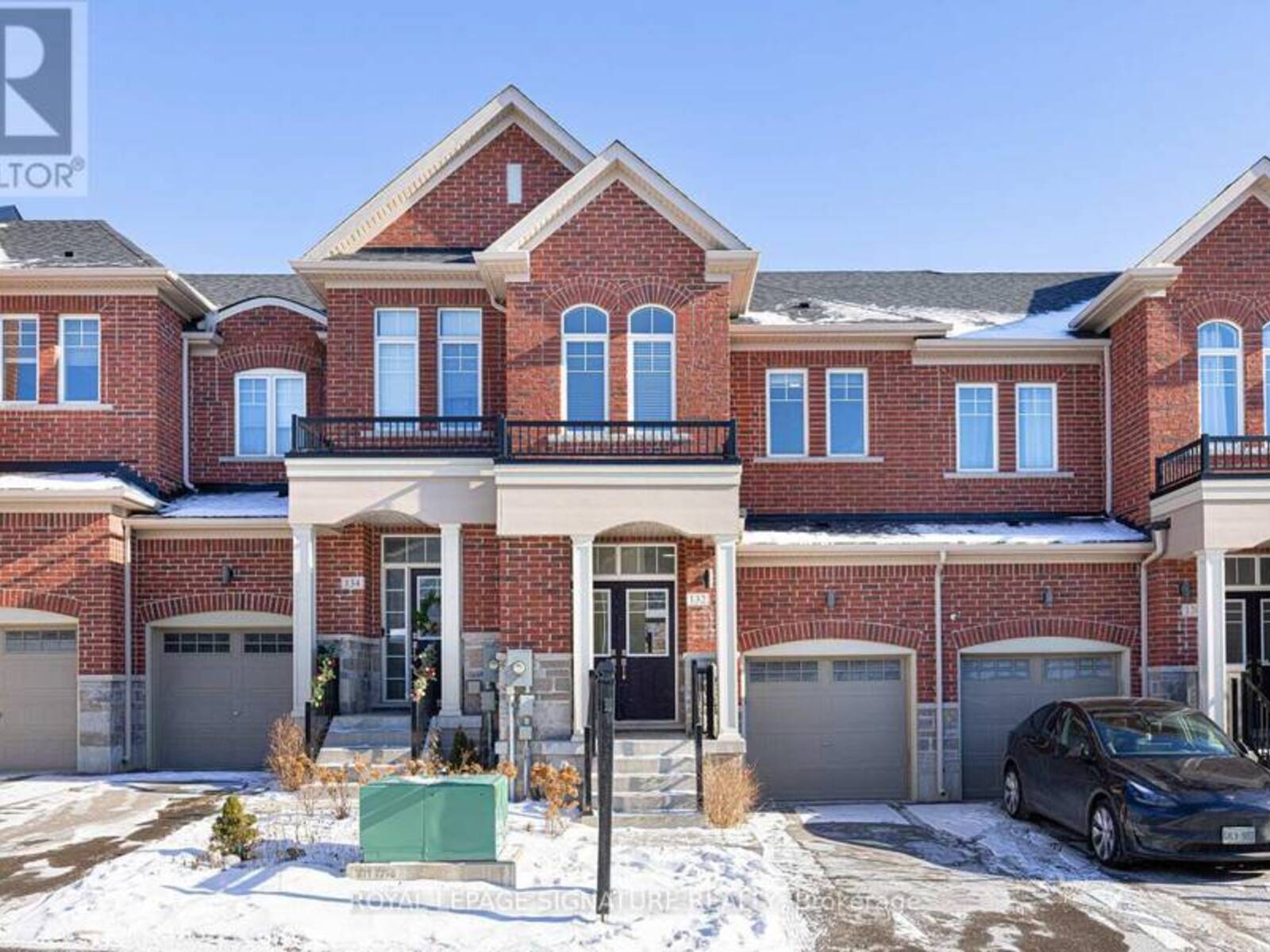 132 KNOTT END CRESCENT, Newmarket, Ontario L3Y 0E4