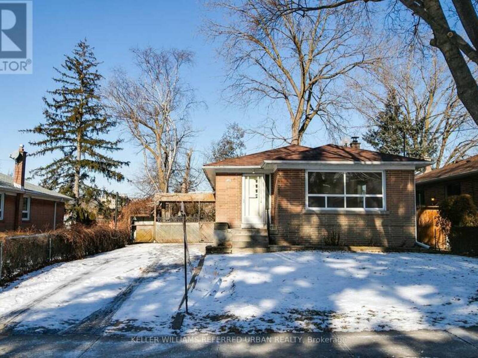 28 CLOVERHILL ROAD, Toronto, Ontario M8Y 1T3