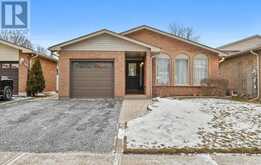 5 SWANSTON CRESCENT | Ajax Ontario | Slide Image One