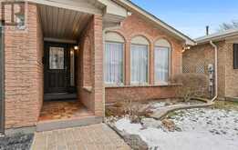 5 SWANSTON CRESCENT | Ajax Ontario | Slide Image Two