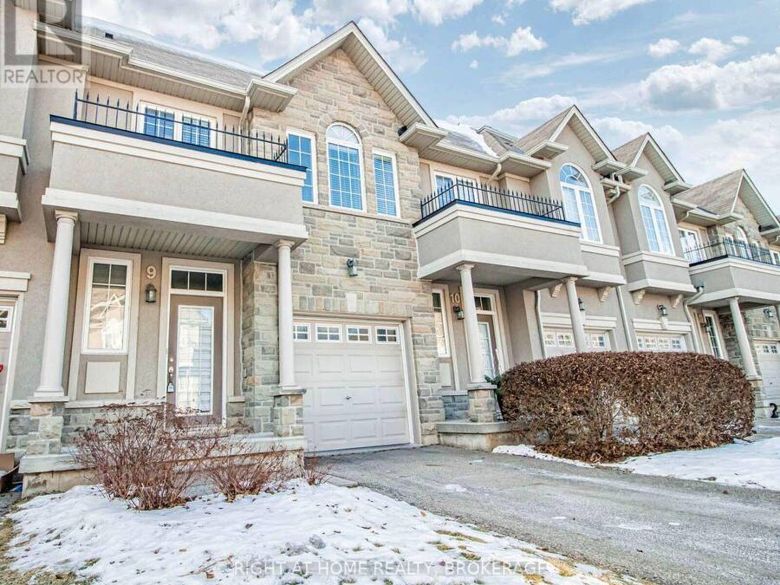 9 - 370 STONEHENGE DRIVE, Hamilton, Ontario L9K 0H9