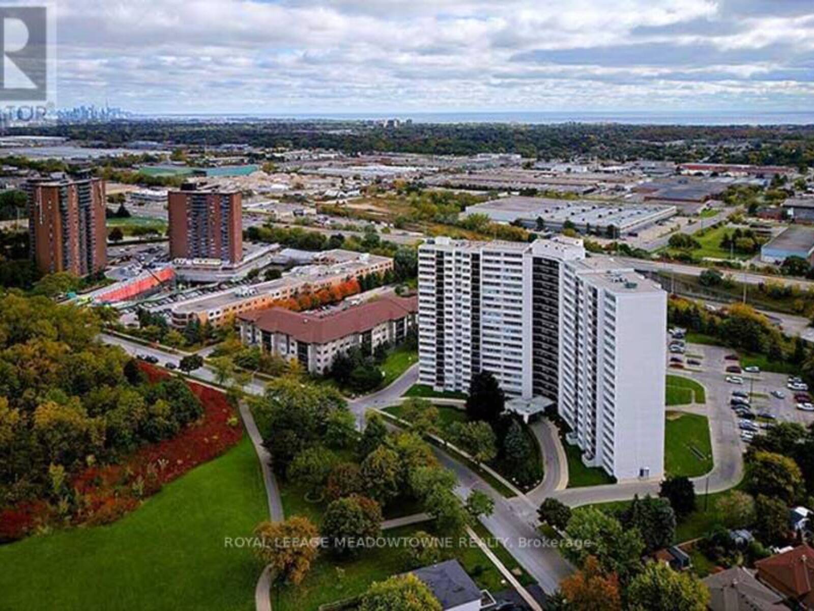 903 - 530 LOLITA GARDENS, Mississauga, Ontario L5A 3T2