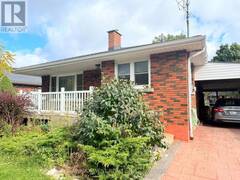 105 KINGS FOREST DRIVE Hamilton Ontario, L8T 4J8