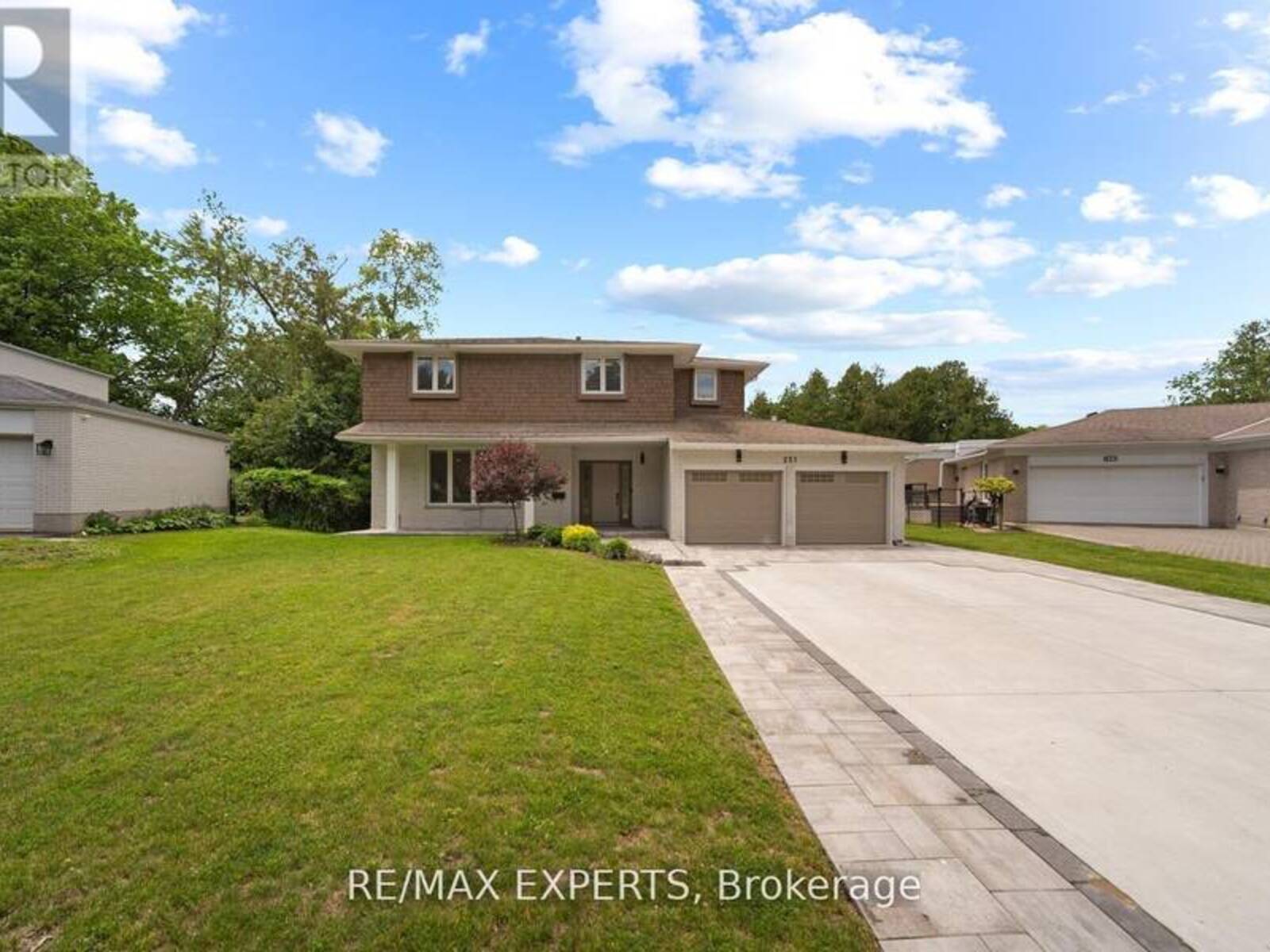 251 SHERWOOD COURT, Oshawa, Ontario L1G 6P5