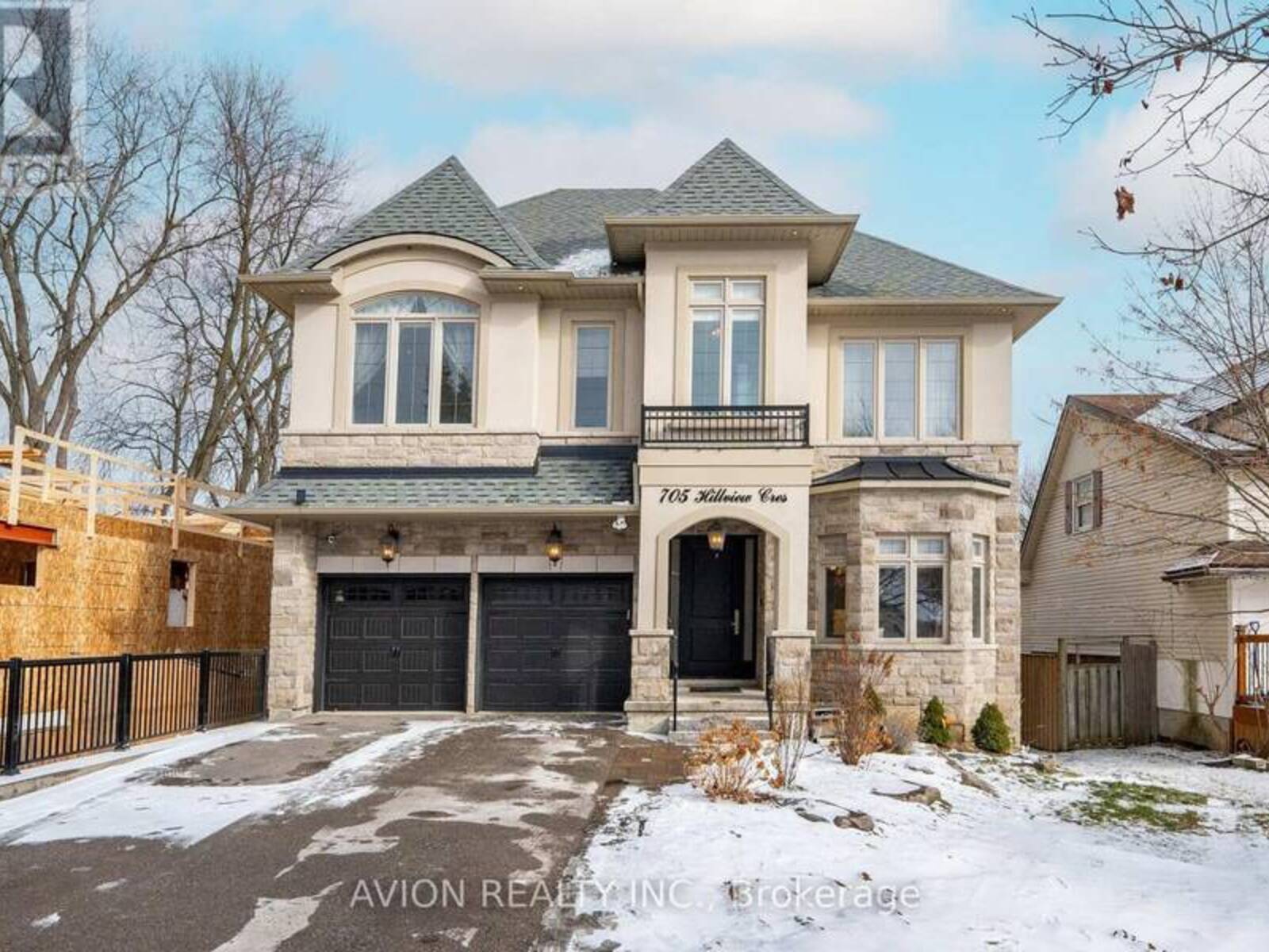 705 HILLVIEW CRESCENT, Pickering, Ontario L1W 2R6