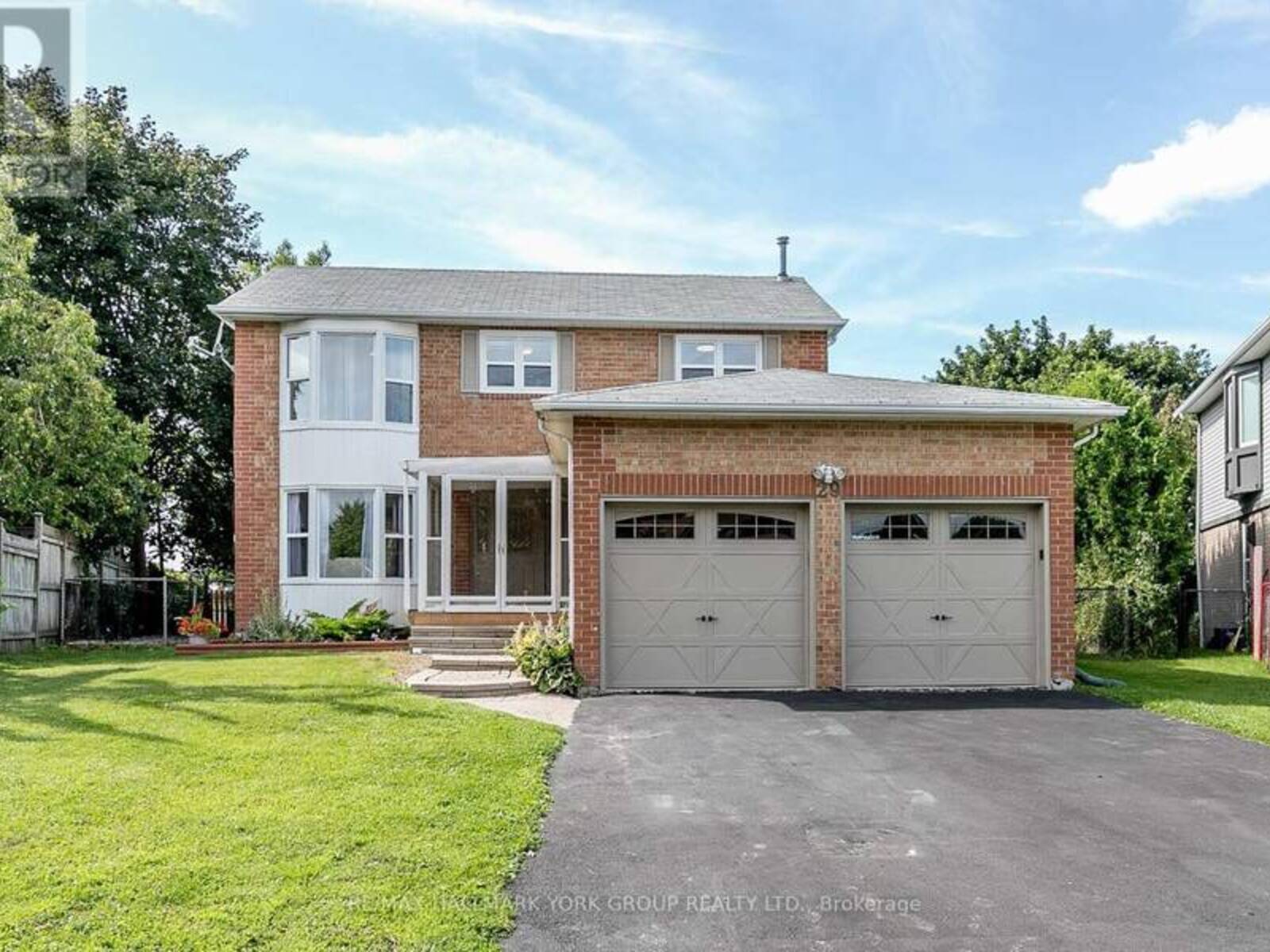 29 EVES COURT, Newmarket, Ontario L3Y 7P8