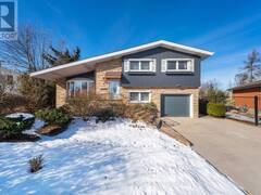 24 LEADALE PLACE Hamilton Ontario, L9C 3W7