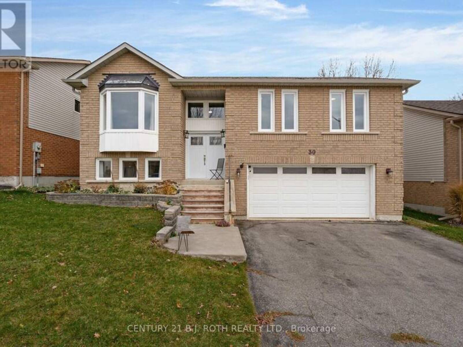 30 FRONTIER AVENUE, Orillia, Ontario L3V 7S8